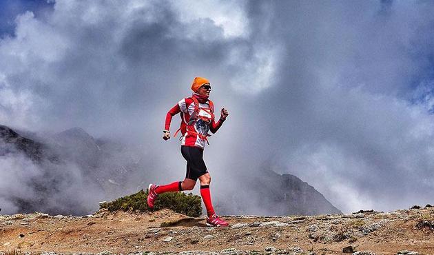Everest Maratonu'nu bitiren ilk Türk... Ece Vahapoğlu!