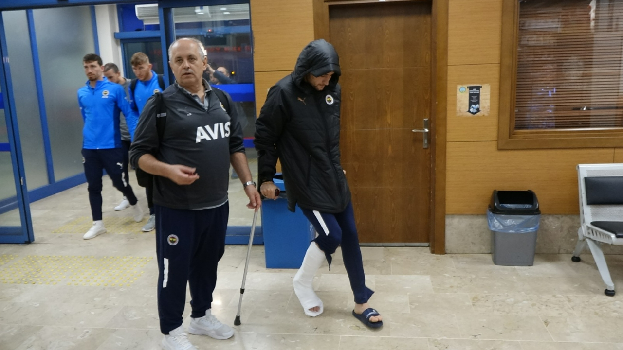 Crespo, koltuk değnekleriyle havalimanına geldi