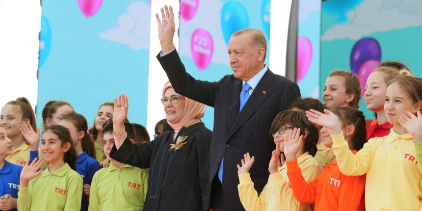 Erdoğan: Çocukların kulakları bomba sesleriyle değil, akranlarının neşeli sesleriyle çınlamalı