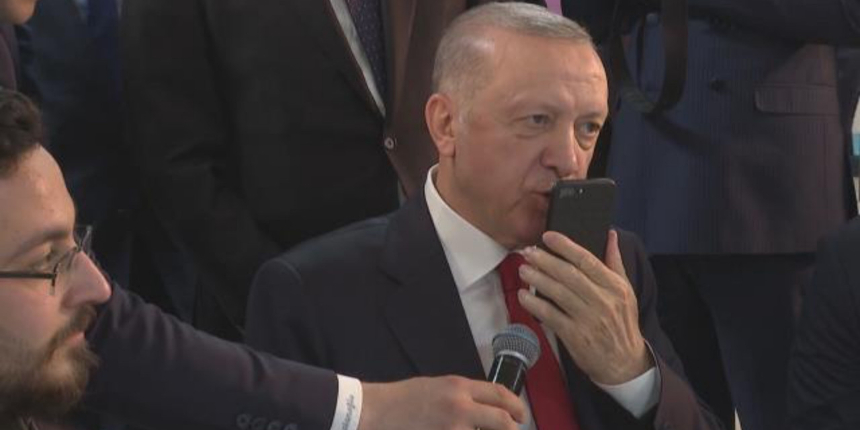 Cumhurbaşkanı Erdoğan, gençlerin isteğini kırmadı: Selçuk Bayraktar'ı bizzat arayıp söz aldı!