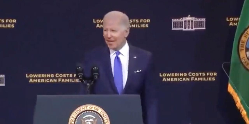 ABD Başkanı Biden bir kez daha 'boşluk ile tokalaşması' ile gündemde: O anlar kameraya yansıdı