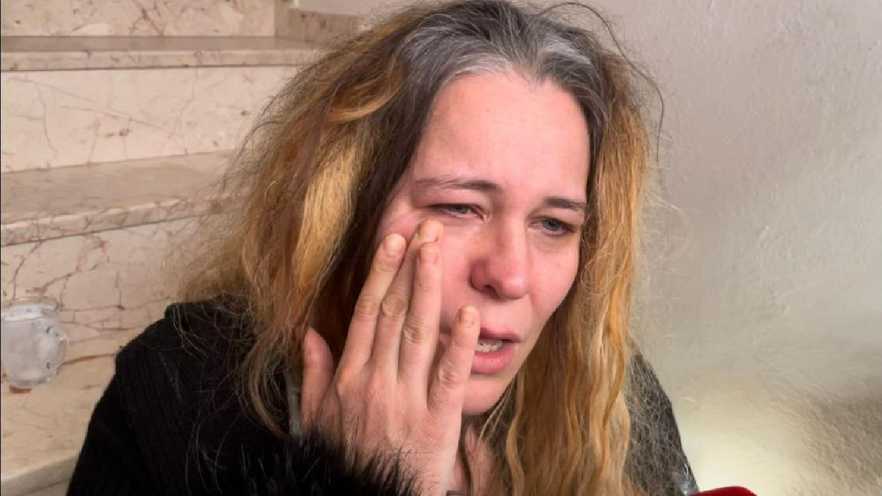 Uçağın çarptığı ev sahibi şok geçirdi, hastaneye kaldırıldı