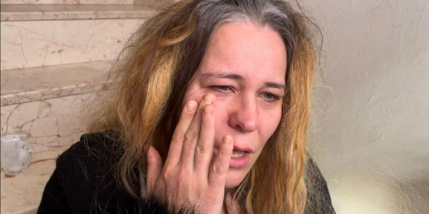 Uçağın çarptığı ev sahibi şok geçirdi, hastaneye kaldırıldı
