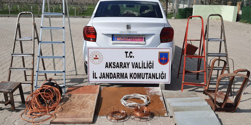 Hırsızların son yönetimi polisi bile hayrete düşürdü: Plakaya 'evleniyoruz' ve 'mutluyuz' yazdılar