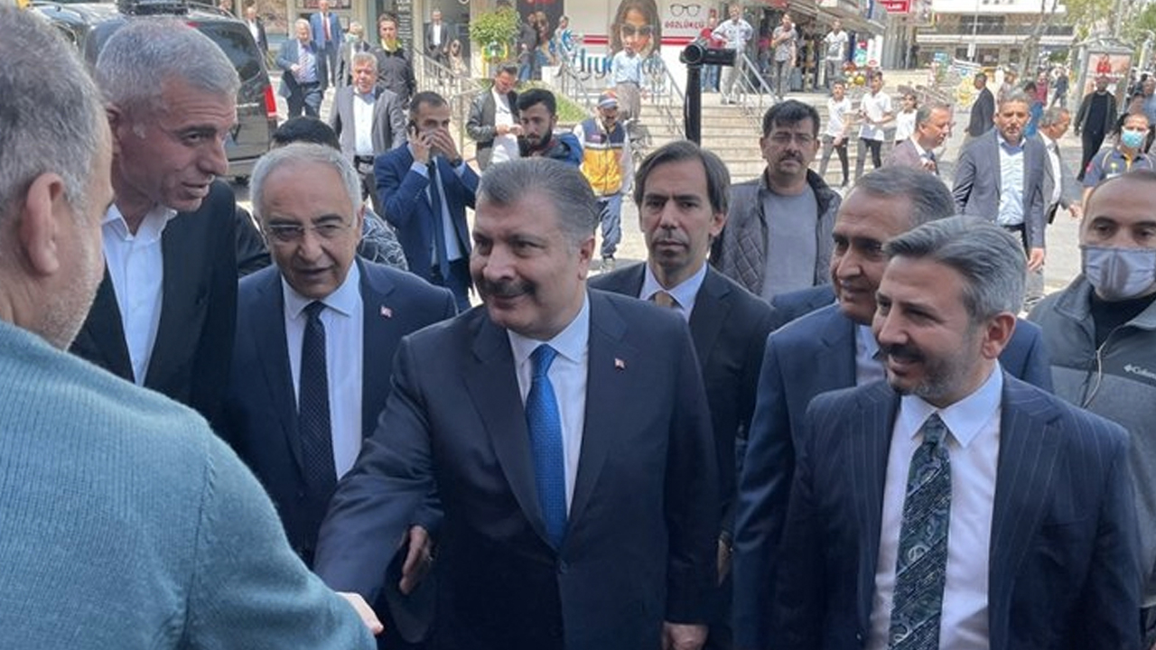 Sağlık Bakanı Koca Bilim Kurulu toplantısı öncesi konuştu: Esnafla tokalaşmaya başladım
