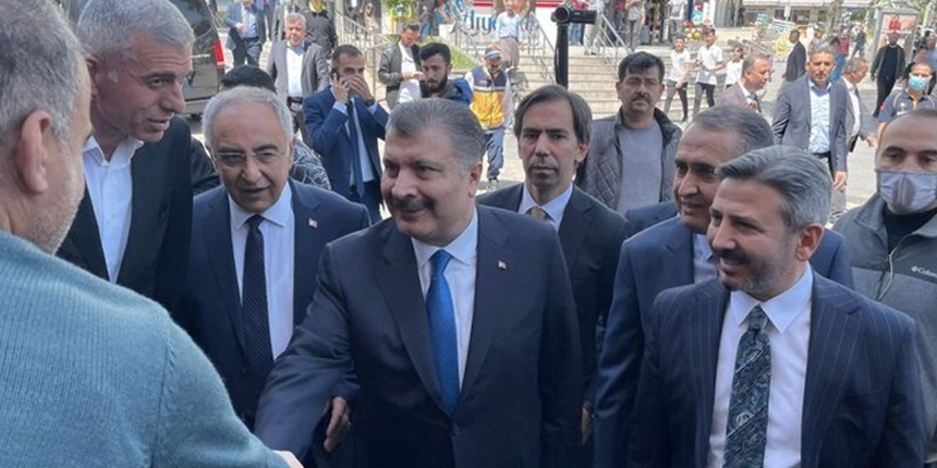 Sağlık Bakanı Koca Bilim Kurulu toplantısı öncesi konuştu: Esnafla tokalaşmaya başladım