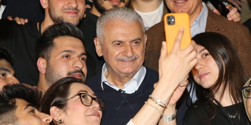 Binali Yıldırım: Birçok gencimiz yurt dışına gidip yerleşmek istiyormuş ancak davulun sesi uzaktan hoş gelir