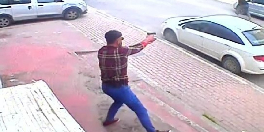Yediği tokat sonrası kurşun yağdırdı!