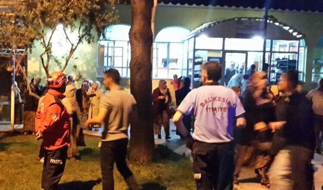 Balıkesir'de camide büyük panik: 21 kişi hastaneye kaldırıldı...