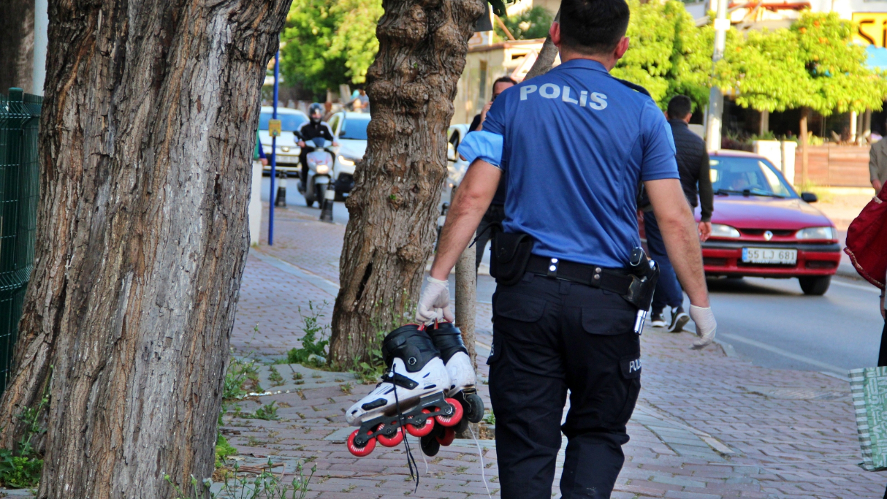 Antalya'da patenle otobüsün arkasına tutunan çocuğun acı sonu
