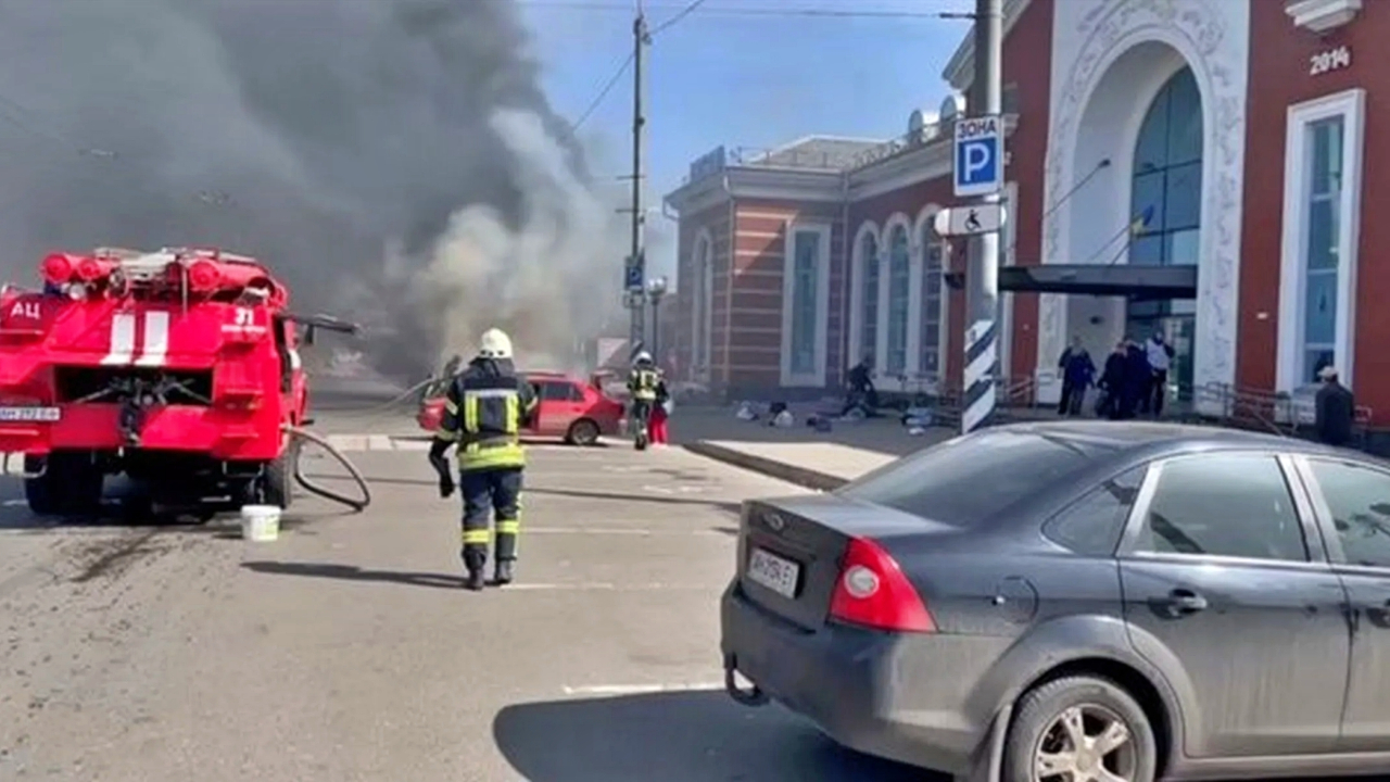 Rusya, Ukrayna'nın ortası ve batısında 5 tren istasyonunu hedef aldı!