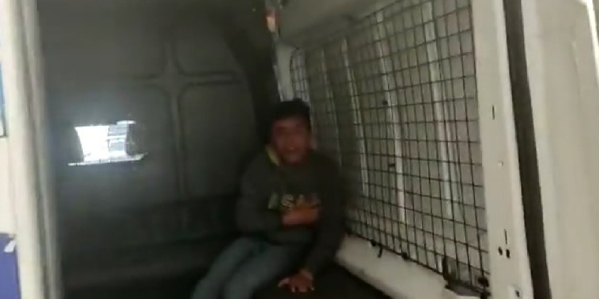 Zabıta aracına kilitlenen çocuk, sıcaktan fenalık geçirdi!