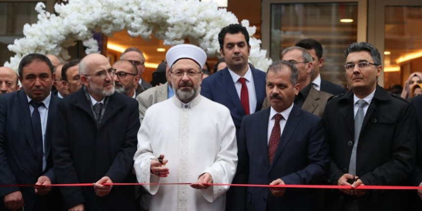 Diyanet İşleri Başkanı Erbaş'tan Avrupa’da ‘örnek Müslüman’ vurgusu: Bize bakan İslam’a heves etsin!