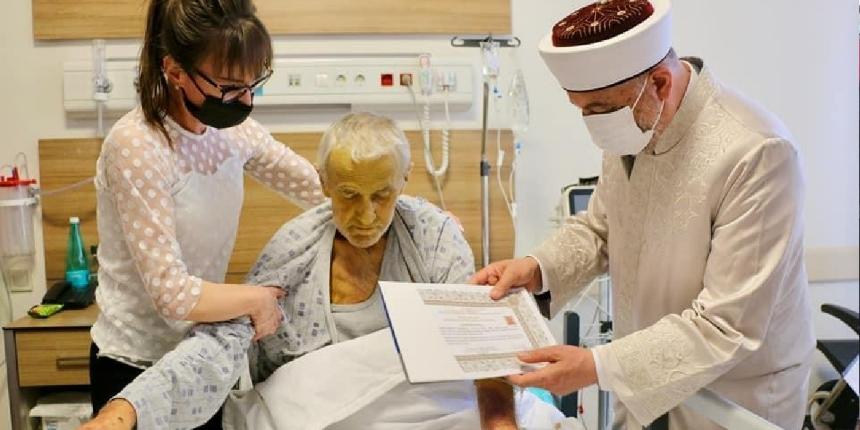 Ukraynalı adam, Türkiye'de hastane odasında Müslüman oldu