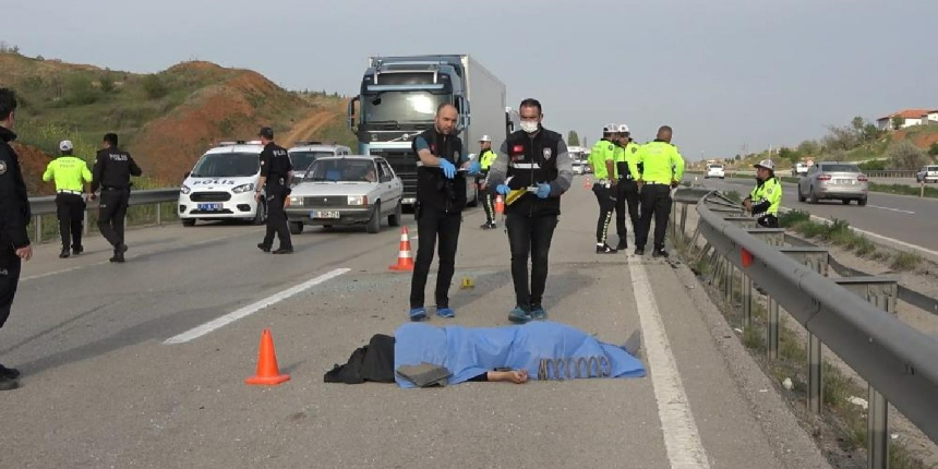 Kırıkkale'de feci kaza: Camdan fırlayan sürücü hayatını kaybetti