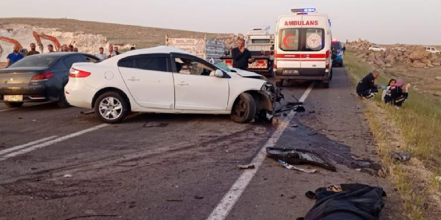 Kafa kafaya çarpıştılar: Ölü ve yaralılar var!