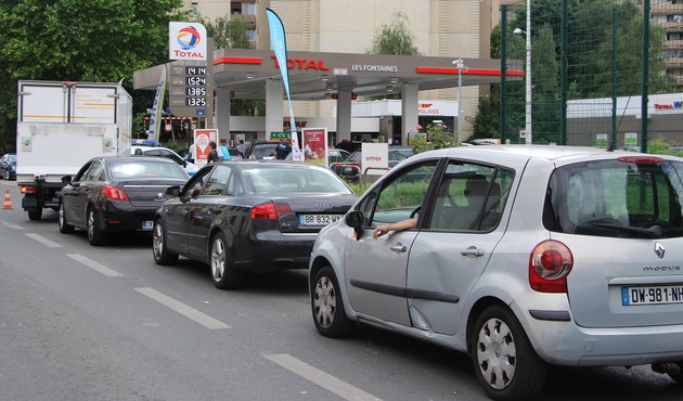 Fransa'da grev yakıt krizine neden oldu...