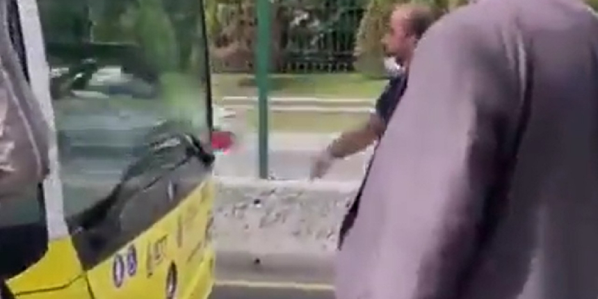 Vatandaşlar, metrobüslerdeki yoğunluğa isyan etti!