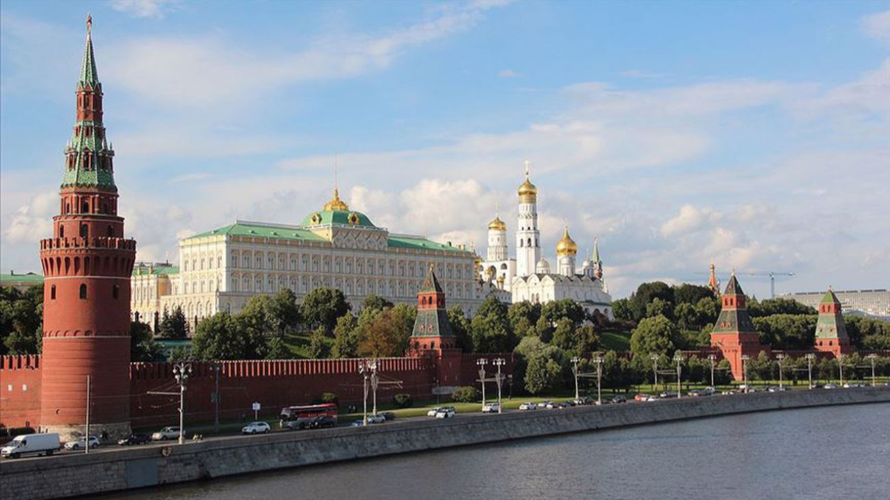 Kremlin: Yeni sistemi reddeden diğer ülkelerin de gazı kesilebilir