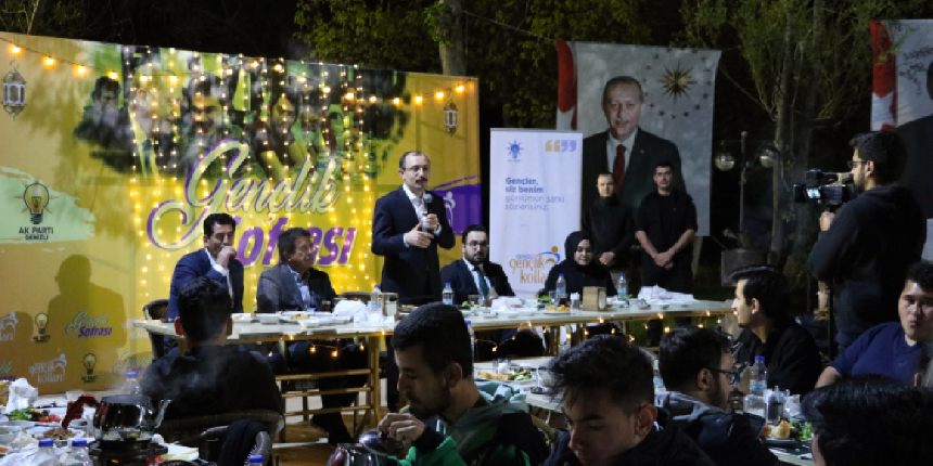 Ticaret Bakanı Muş, Denizli'de gençlerle sahur yaptı