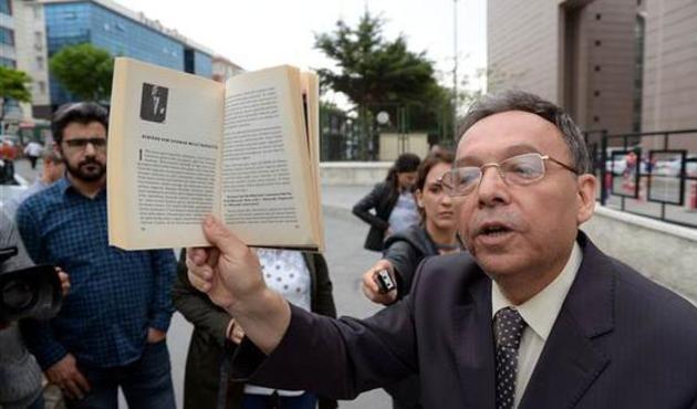 Atatürk'e hakaretle suçlanan yazar Süleyman Yeşilyurt tahliye edildi...