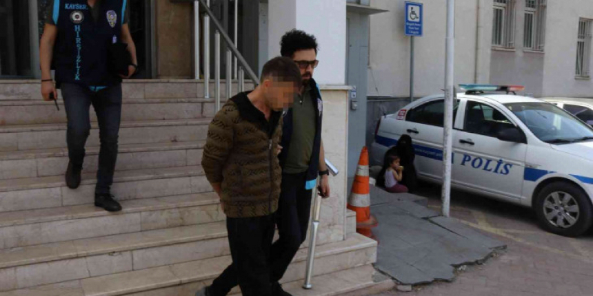 Boks makinalarından 16 bin TL çaldılar: Kameralara yakalandılar