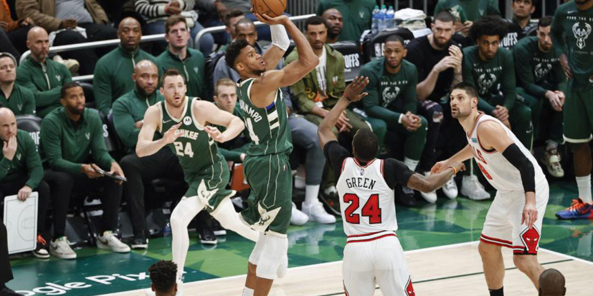 NBA'de Golden State Warriors ve Milwaukee Bucks yarı finale yükseldi