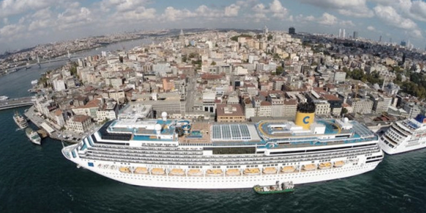 Dev yolcu gemisi İstanbul'da: Costa Venezia, Türk limanlarına yanaşan en büyük yolcu gemisi oldu