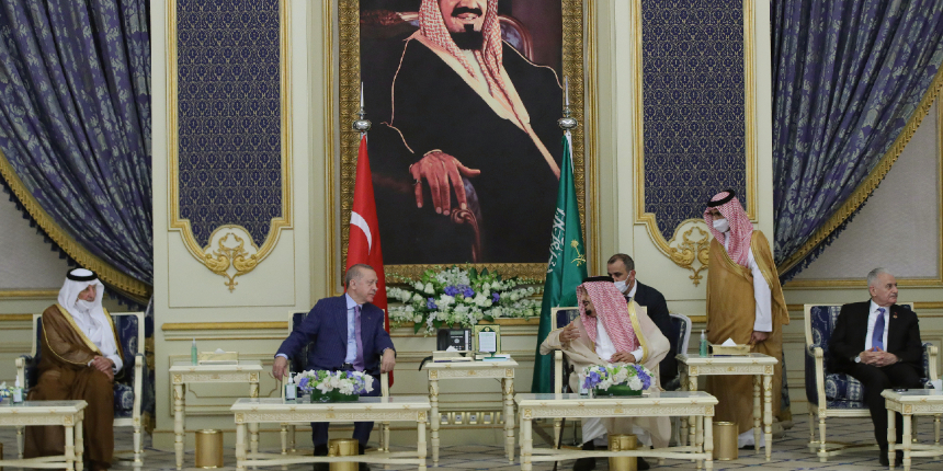 Cumhurbaşkanı Erdoğan, Suudi Arabistan'da! Kral Selman ile görüştü