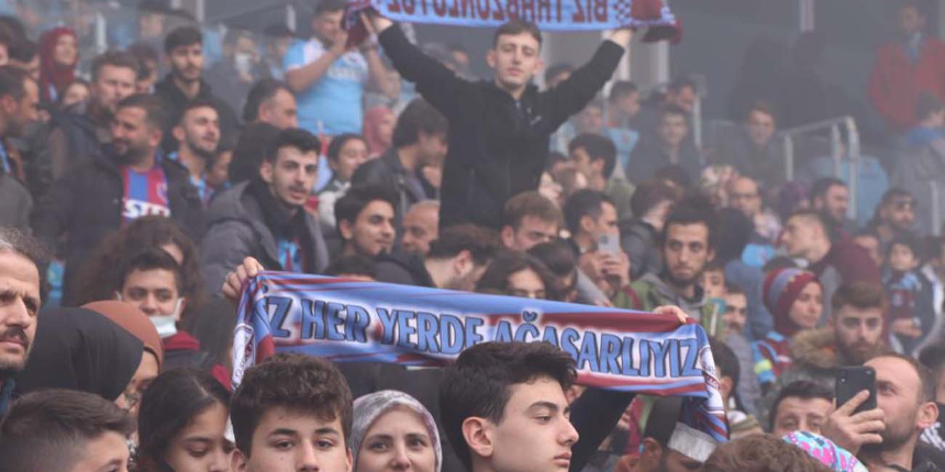 Trabzonsporlu taraftarlara şampiyonluk maçı için dev ekran sürprizi! Yayıncı kuruluştan açıklama
