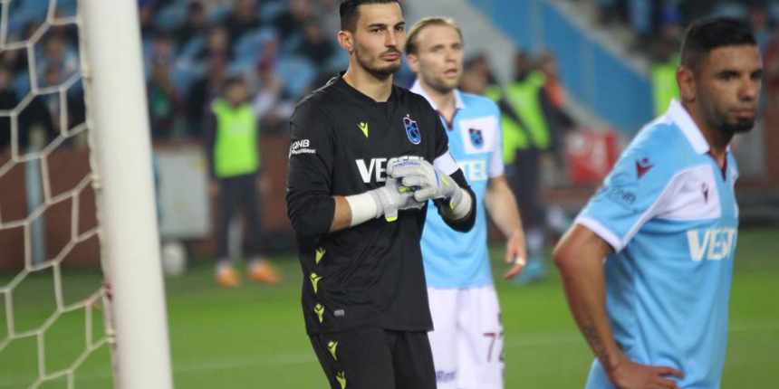 Trabzonspor'da Uğurcan Çakır'ın kurtardığı penaltı sosyal medyayı yıktı