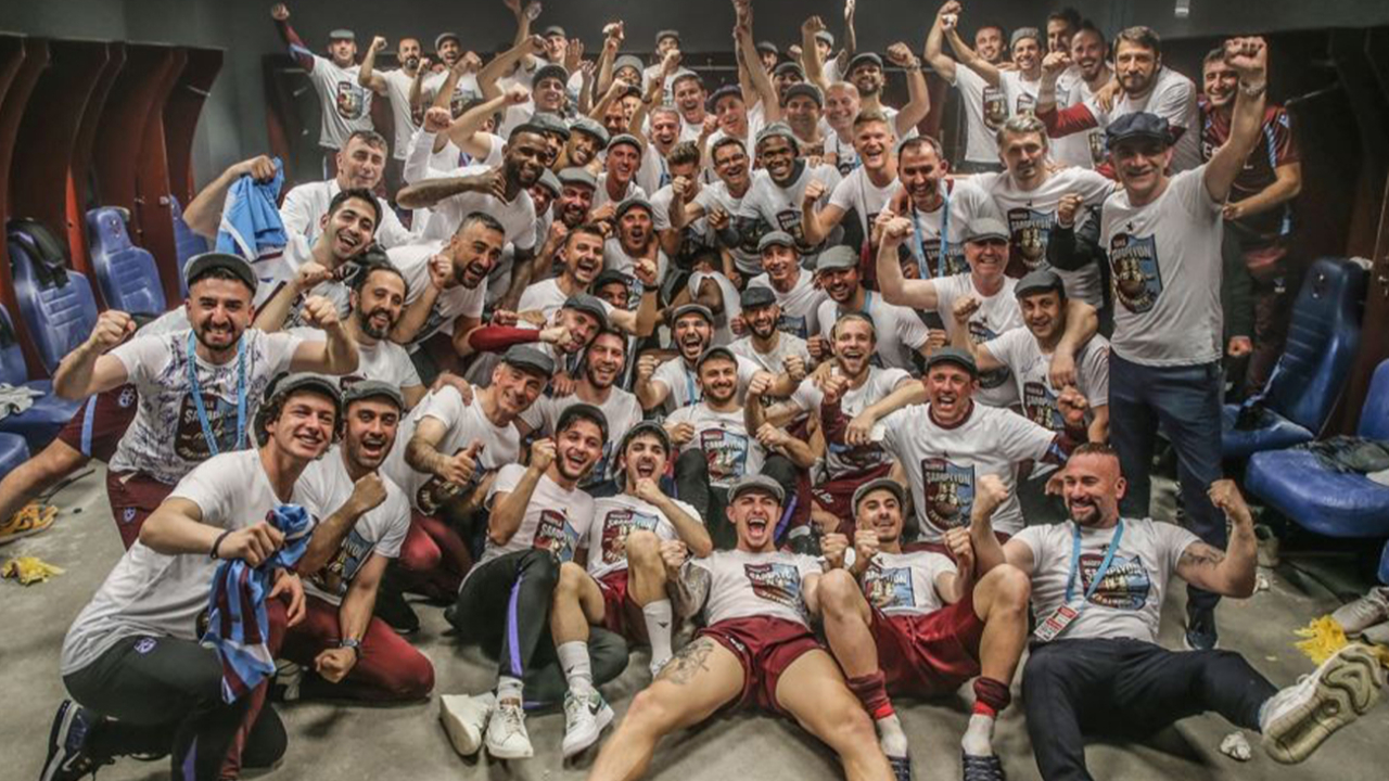 Şampiyon Trabzonspor'dan soyunma odası pozu