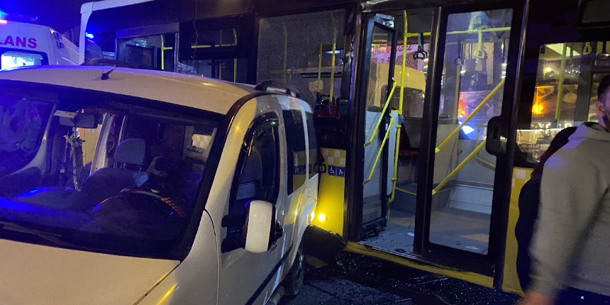İETT otobüsü park halindeki araca çarptı! Anne ve çocuğu yaralandı