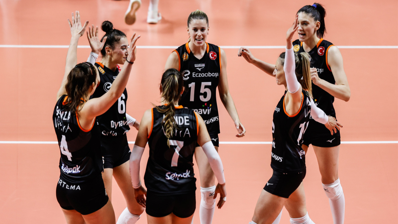 THY karşısında set vermeden kazanan Eczacıbaşı Dynavit, play-off etabında avantajı kaptı