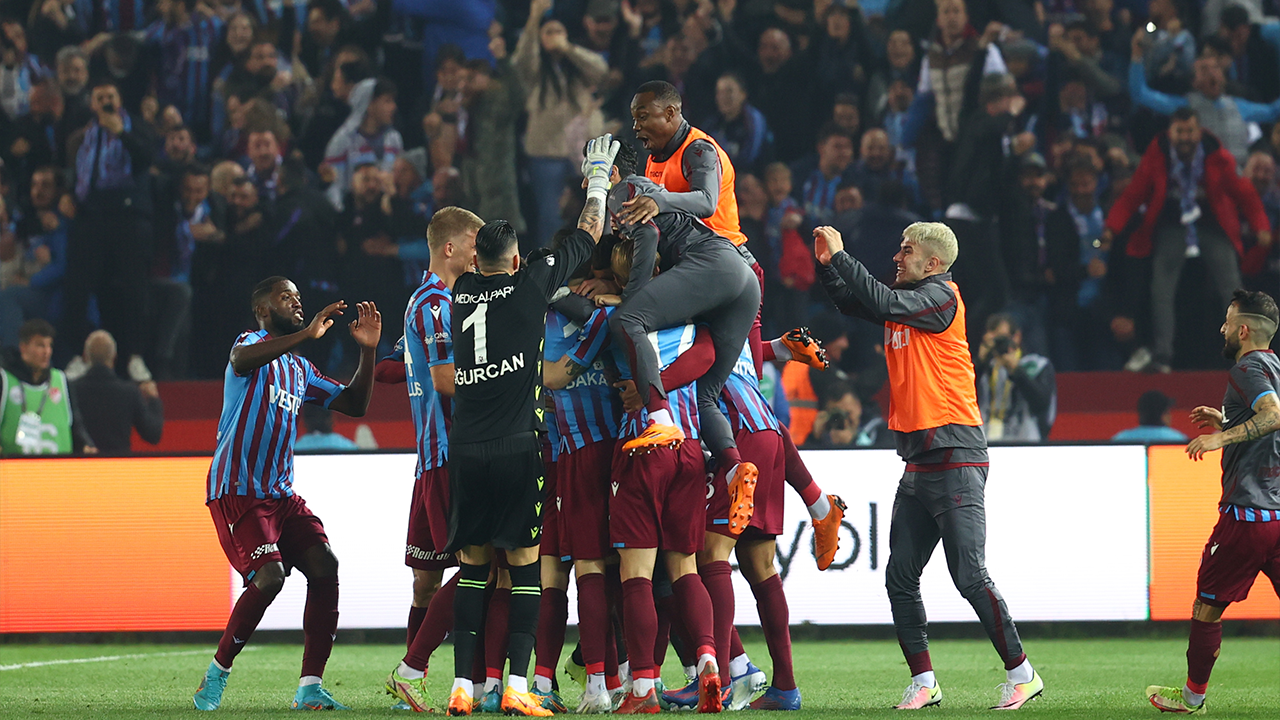 Antalyaspor ile berabere kalan Trabzonspor şampiyon oldu