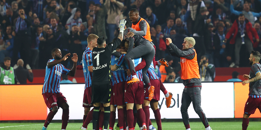 Antalyaspor ile berabere kalan Trabzonspor şampiyon oldu