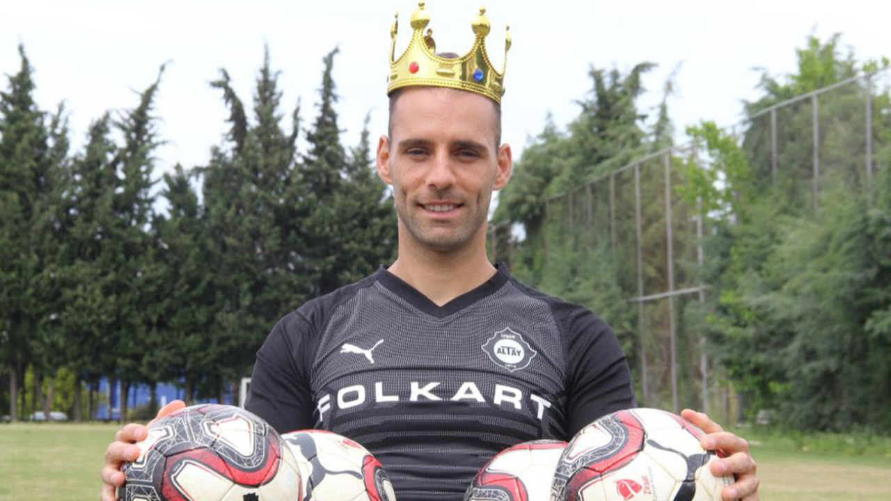 Altay, gol kralı Portekizli futbolcu Marco Paixao ile yollarını resmen ayırdı