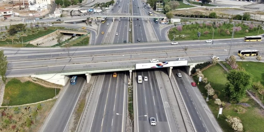 İstanbul trafiğinde bayram sessizliği: Yollar bomboş kaldı
