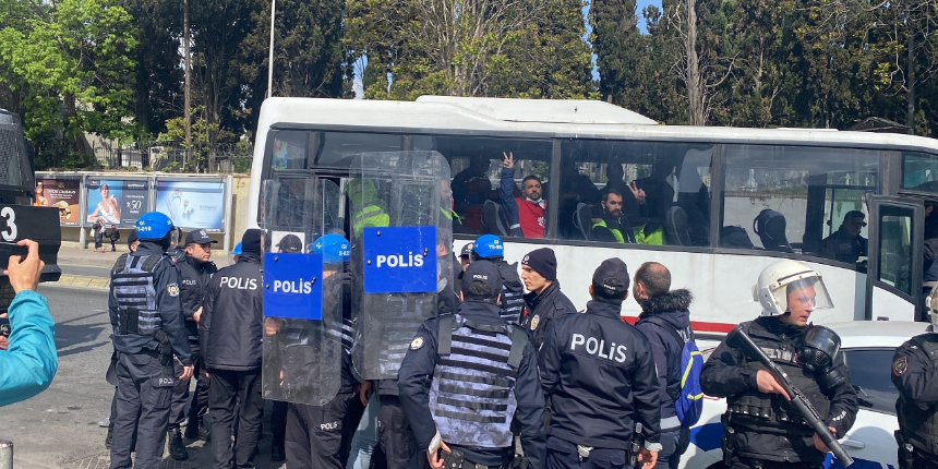 Mecidiyeköy'den Taksim'e yürümek isteyen eylemcilere müdahale: 22 gösterici gözaltına alındı!