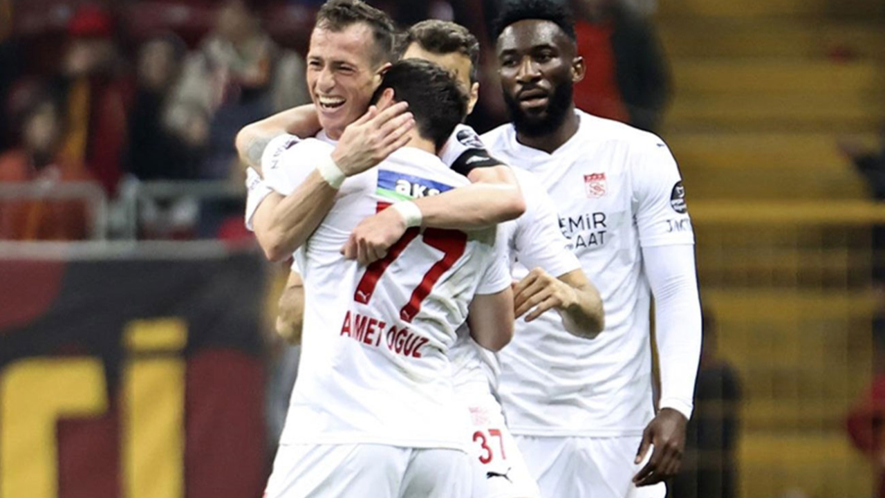 Galatasaray'ı İstanbul'da yenen Sivasspor'da yenilmezlik serisi 3 maça çıktı