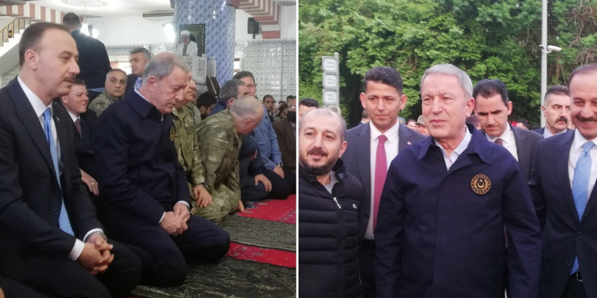 Milli Savunma Bakanı Hulusi Akar, kuvvet komutanlarıyla birlikte bayram namazını Balıklıgöl’de kıldı