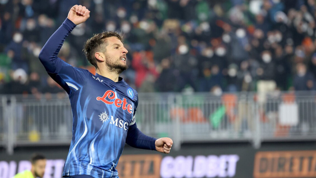 İtalyan basını Fenerbahçe'nin forvette rotayı Belçikalı Dries Mertens'e çevirdiğini duyurdu
