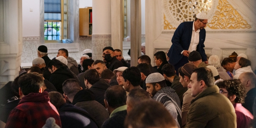 Avustralya'nın Sidney kentindeki Müslümanlar bayram namazı için camiye akın etti