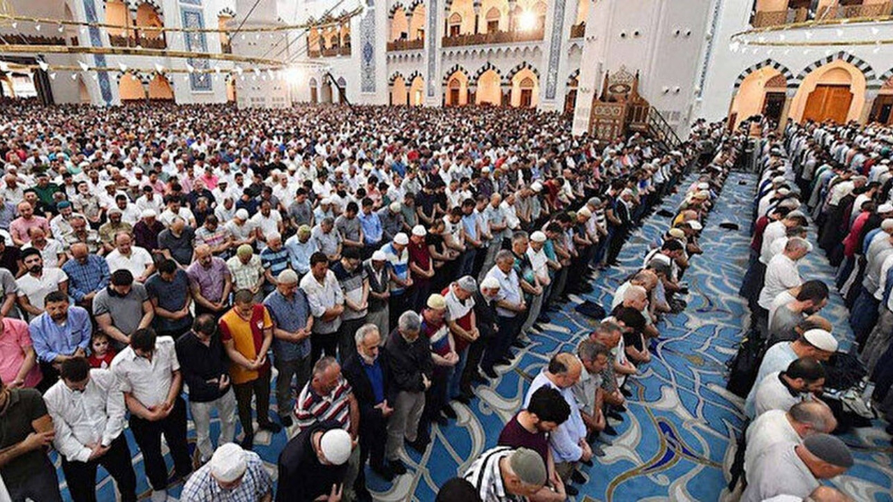 Diyanet açıkladı: Bayram namazı saatleri belli oldu! İşte il il 2022 bayram namazı saatleri...