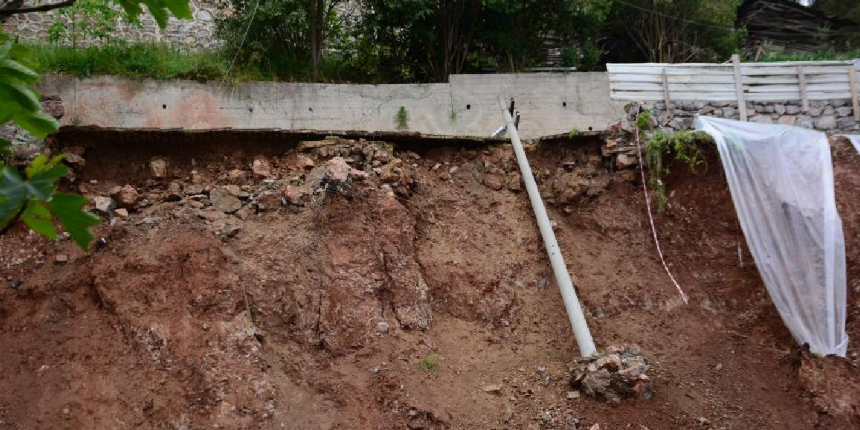 Toprak kaydı, mahalle elektriksiz kaldı