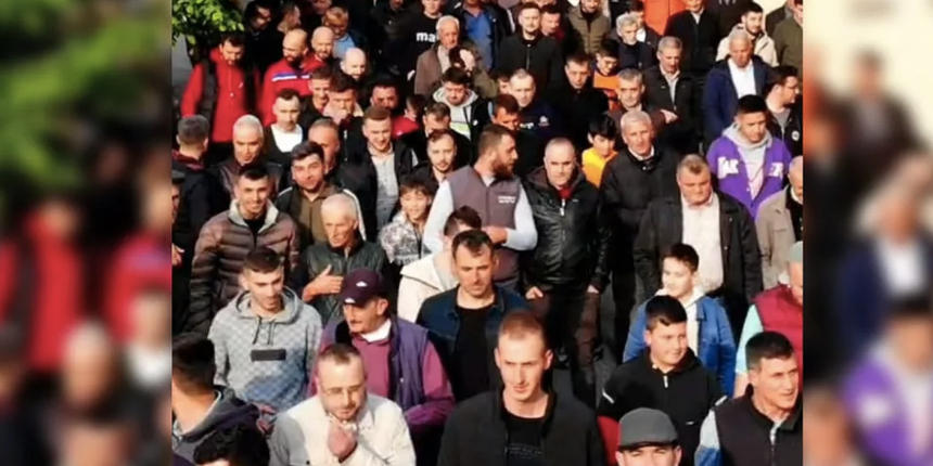 Her bayram geleneksel olarak yapılıyor... 1 kilometrelik kuyruk oluştu
