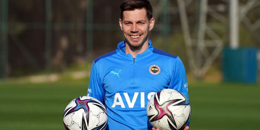 Fenerbahçe'nin orta sahası Miha Zajc'a Serie A ekibi Bologna'dan 5.5 milyon Euro'luk teklif