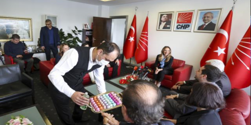 'Son uzaktan bayramlaşma': Video telekonferans ile bayramlaştılar