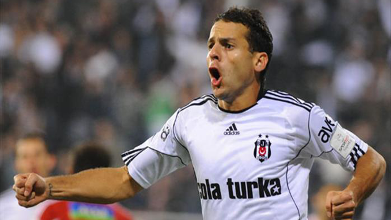 Beşiktaş'ın eski yıldızı Bobo futbolu bırakıyor