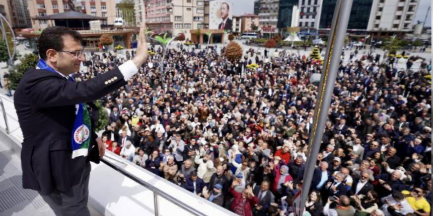 İmamoğlu Rize'de konuştu: Sosyal medyada 'izdiham' alay konusu oldu